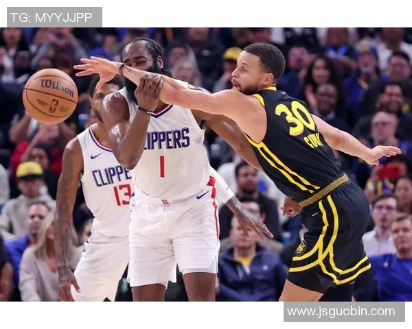 雄鹿与勇士激战正酣精彩现场直播全程回顾与分析