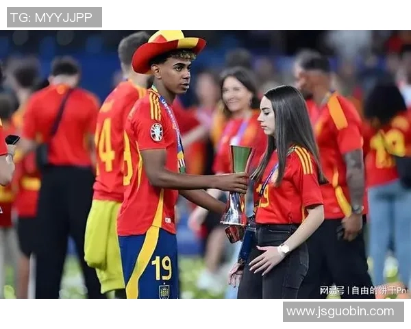 加维引领新时代足球风潮展现年轻球员的无限潜力与激情