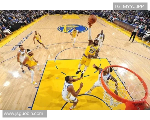 勇士与湖人季前赛精彩回放分析及赛后亮点总结