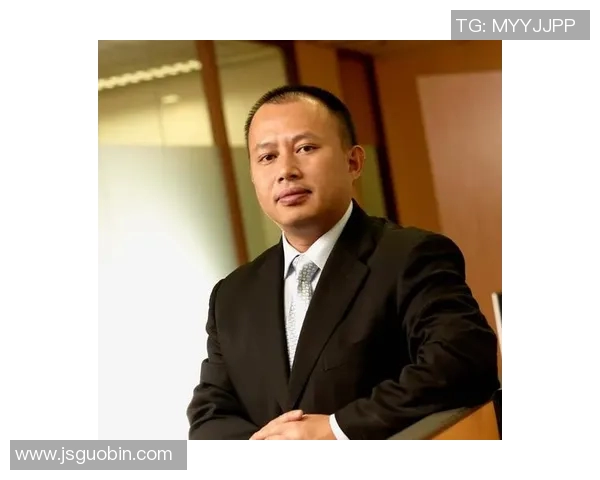 罗赞的成长之路：从普通学生到行业领军人物的奋斗故事