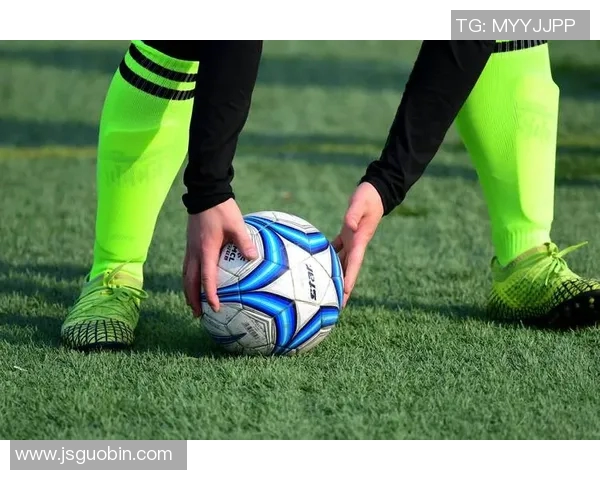 十二强赛中日足球对决直播精彩瞬间全程回顾与分析