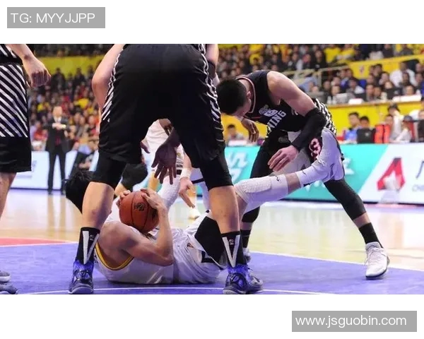 刘铮的成长之路：从篮球新星到职业生涯的辉煌转折